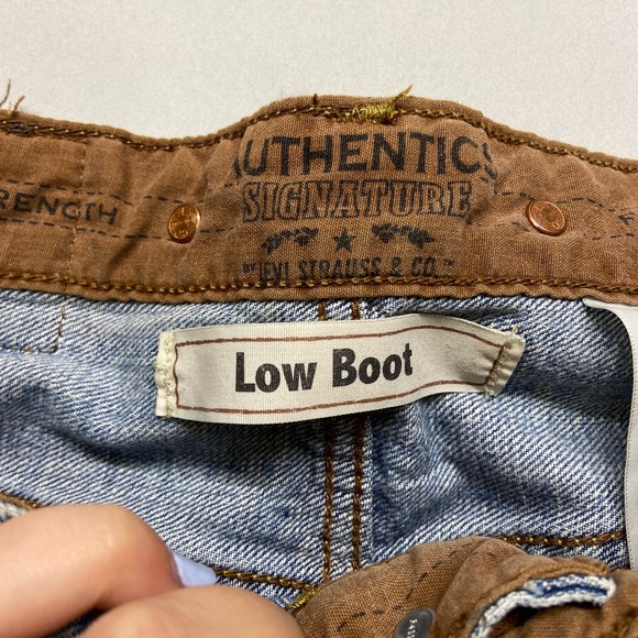 Levi's Jeans Womens W29xL30 Blue Cotton Denim 5-Pocket Design Low Bootcut Leg - Picture 16 of 16